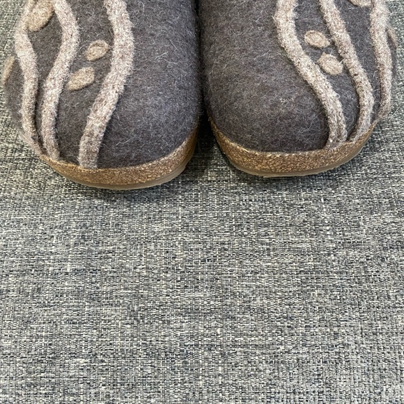Haflinger Charcoal and Beige Wool Slippers - Picture 2 of 16
